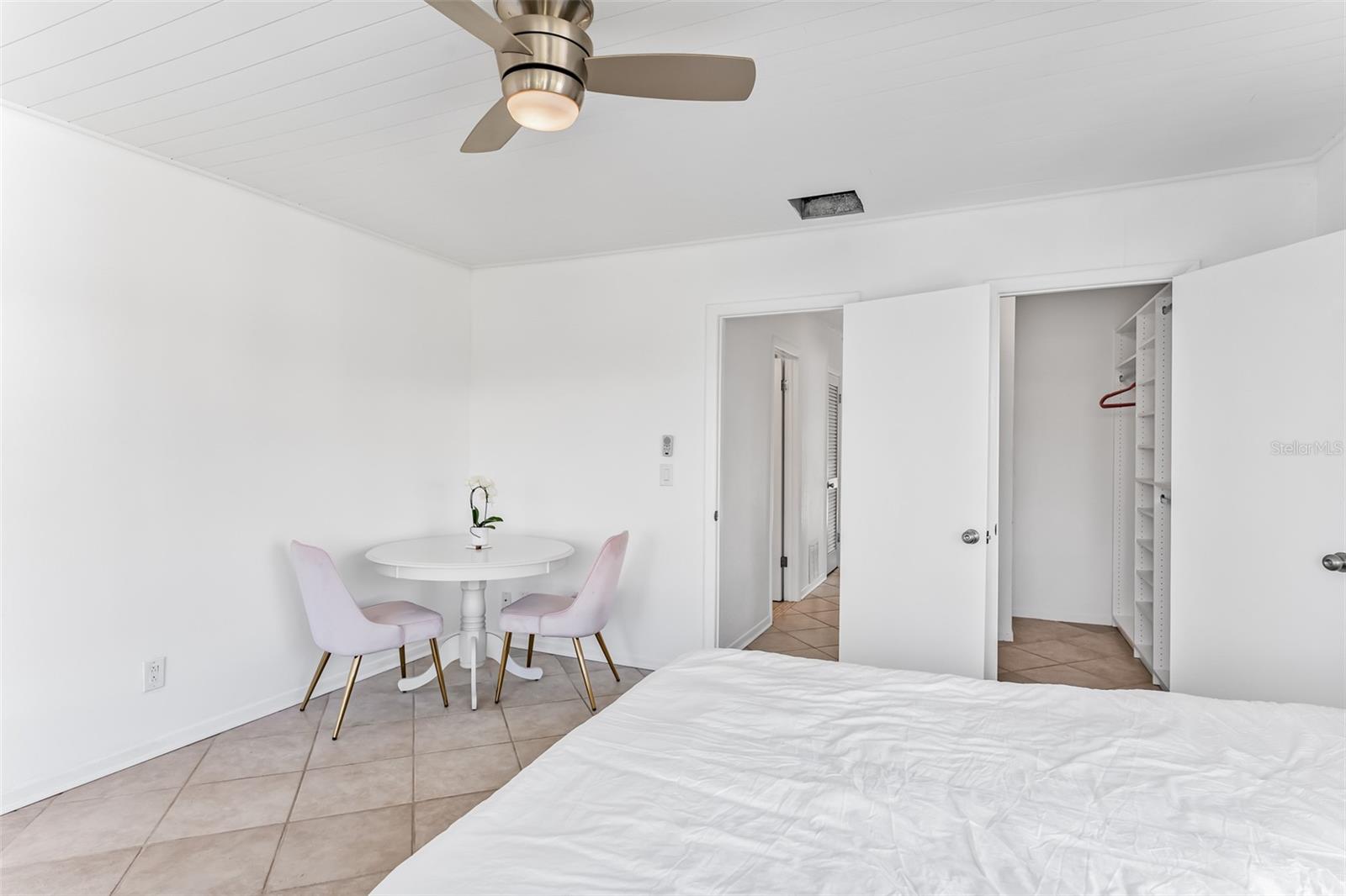 LA HACIENDA CONDO - Residential