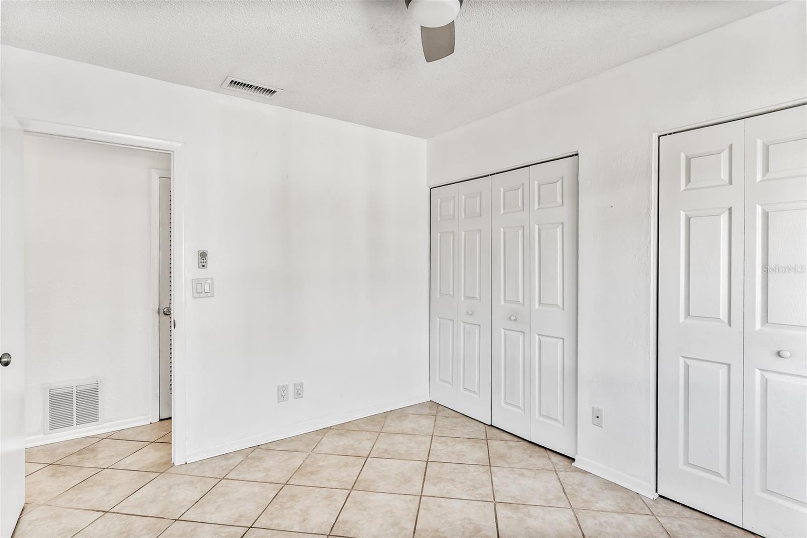 LA HACIENDA CONDO - Residential