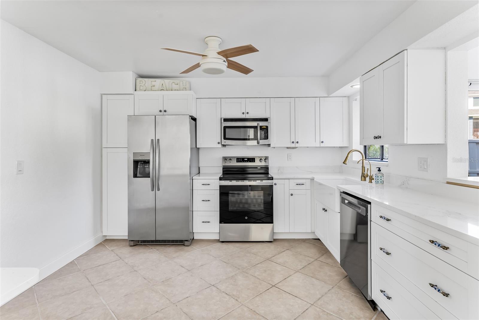 LA HACIENDA CONDO - Residential