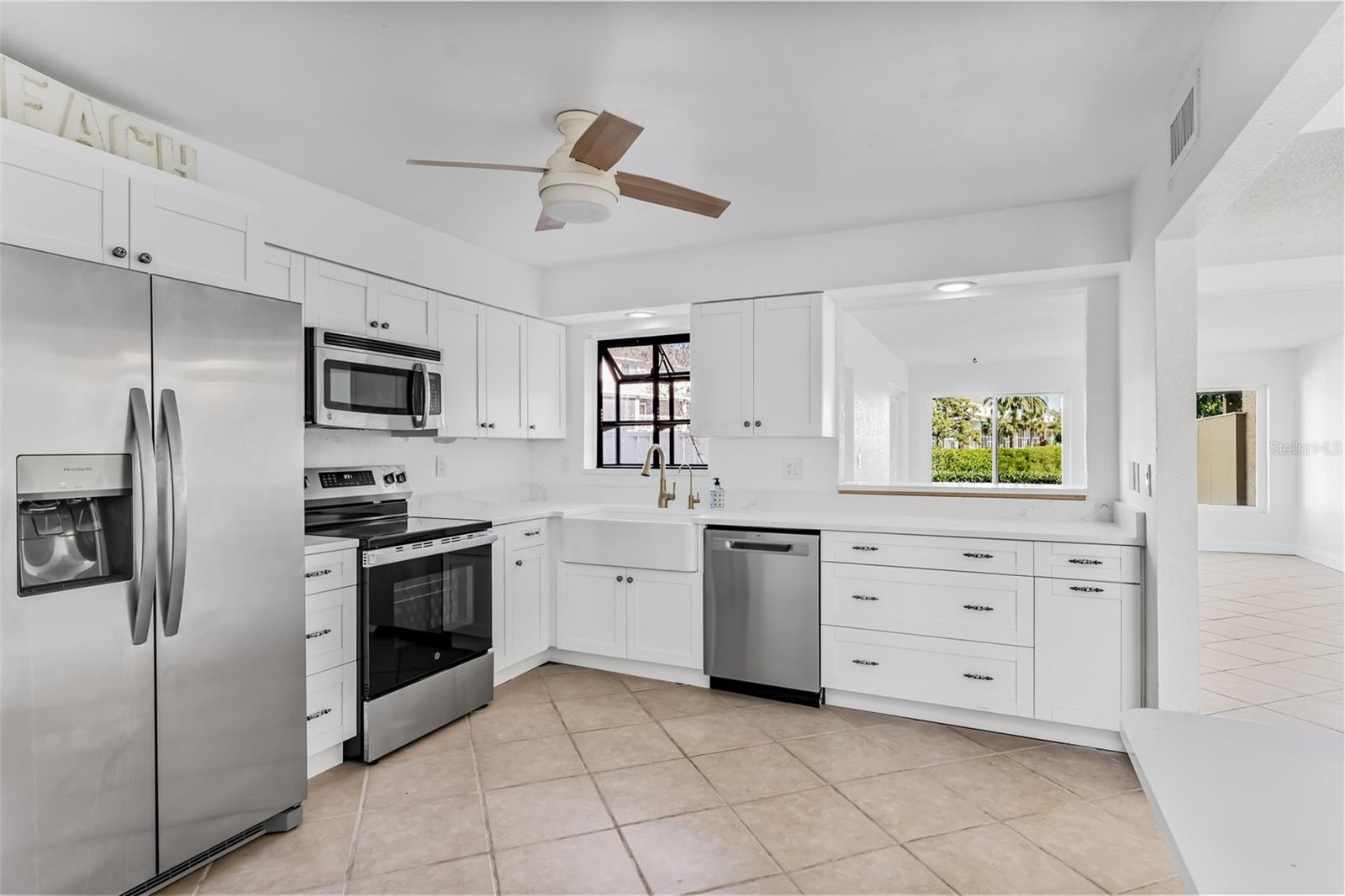 LA HACIENDA CONDO - Residential