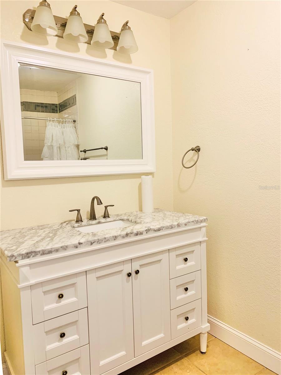 LA HACIENDA CONDO - Residential