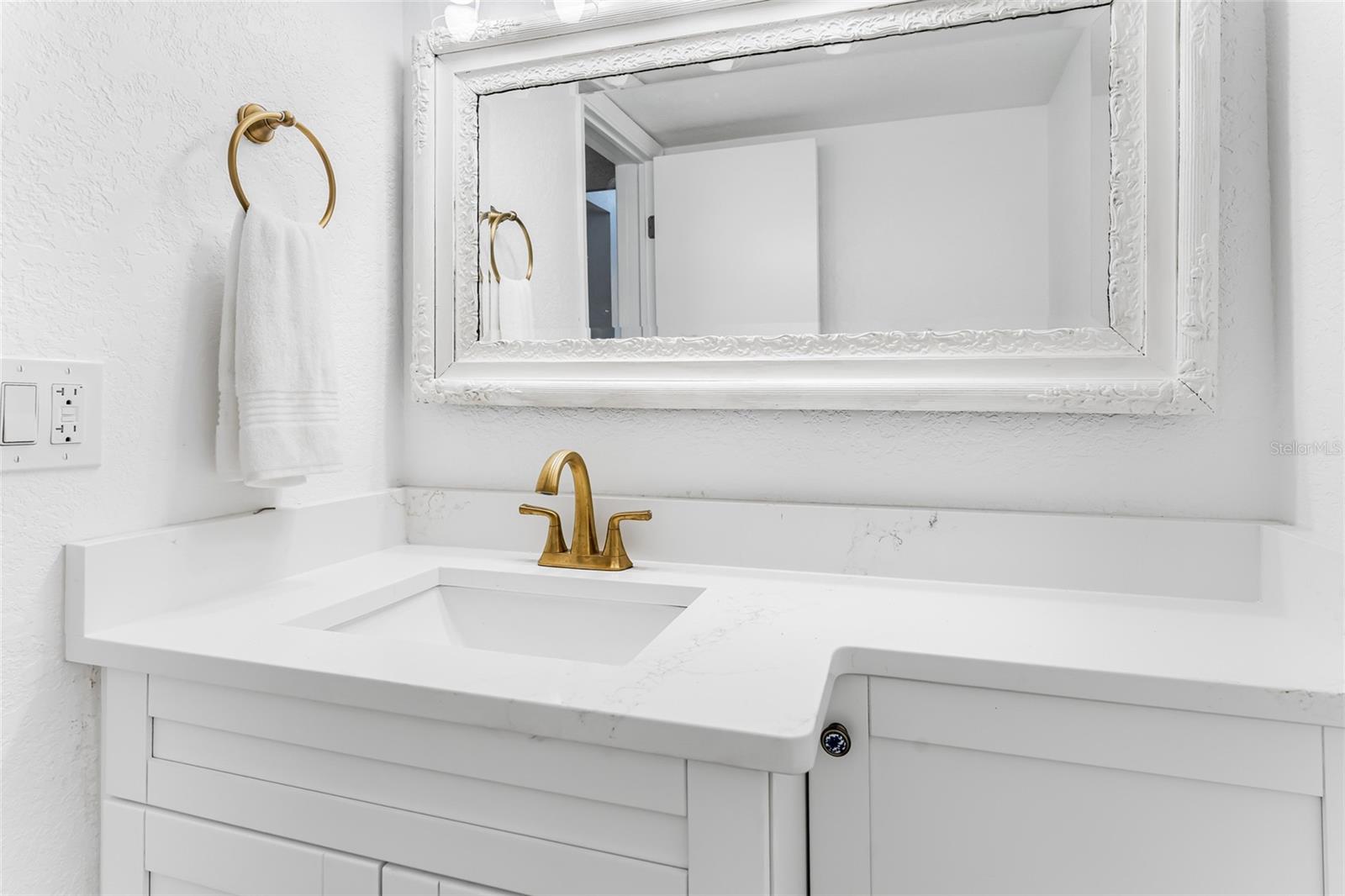 LA HACIENDA CONDO - Residential