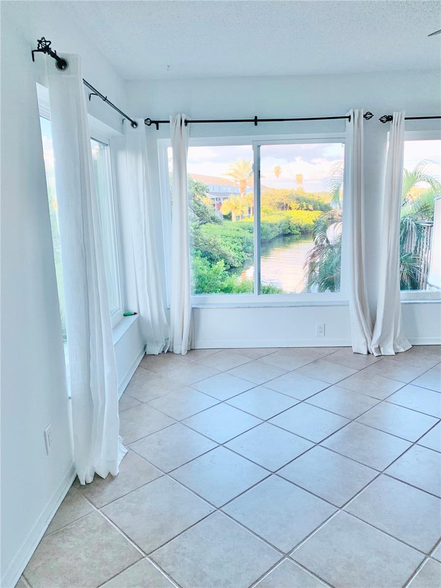 LA HACIENDA CONDO - Residential