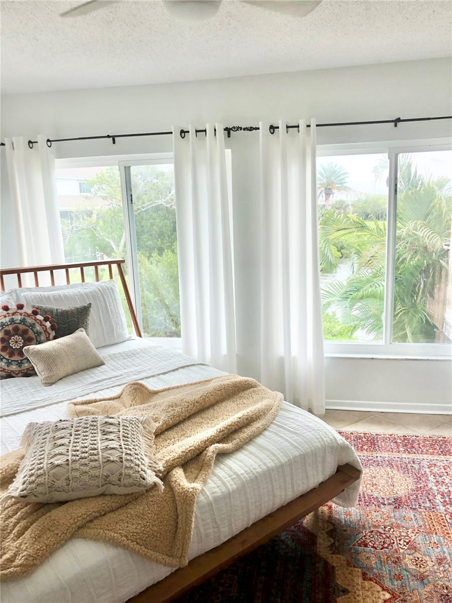 LA HACIENDA CONDO - Residential