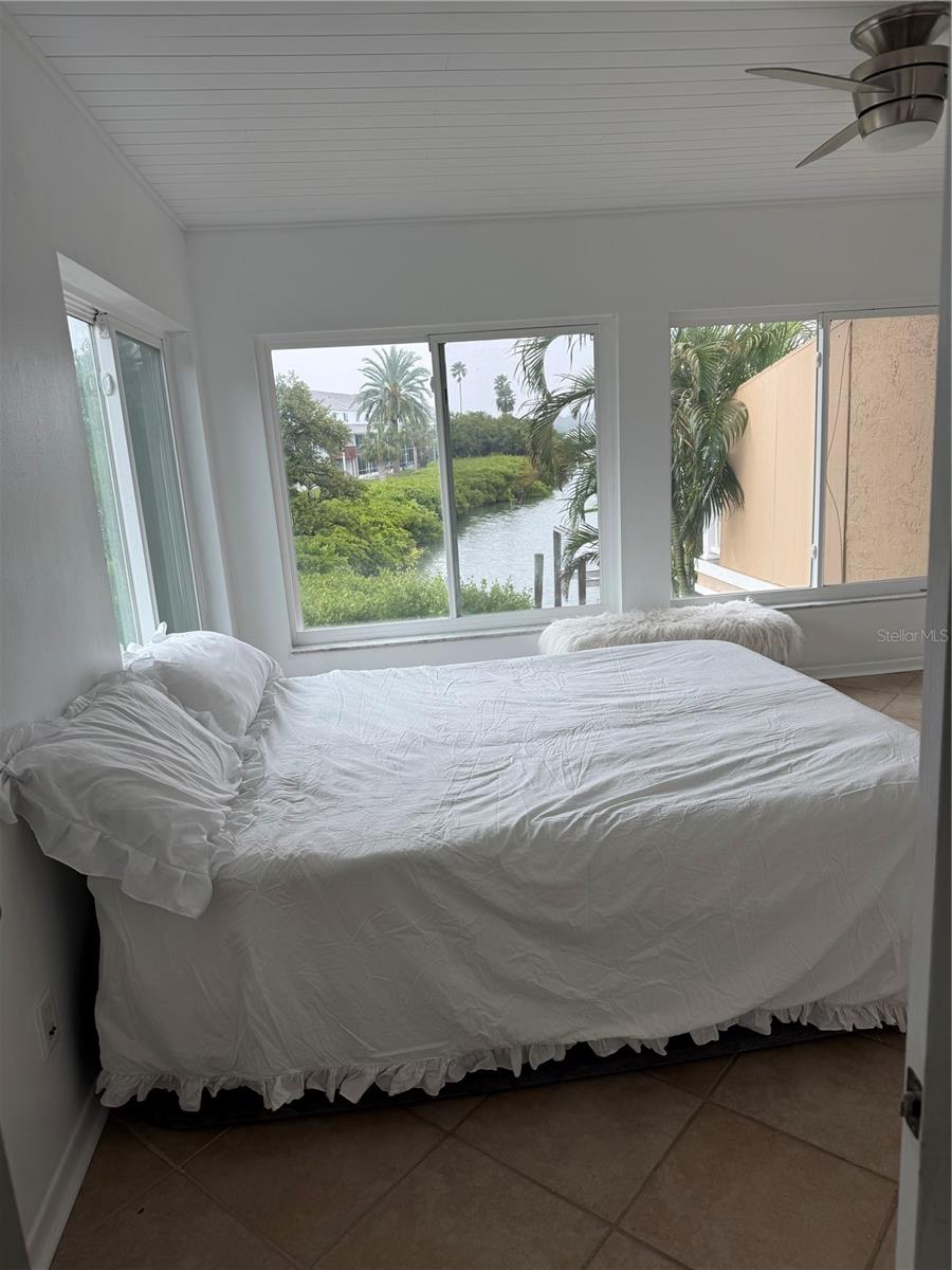 LA HACIENDA CONDO - Residential