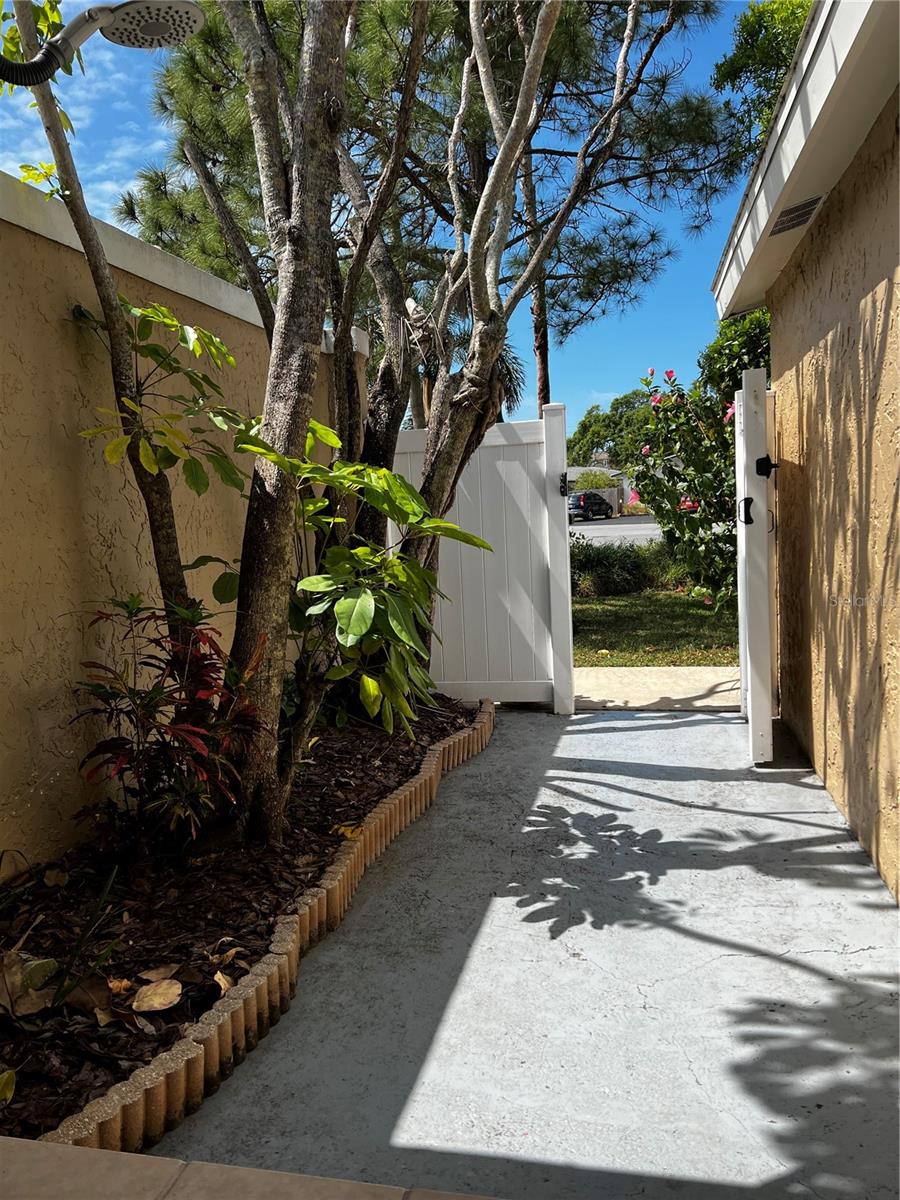 LA HACIENDA CONDO - Residential