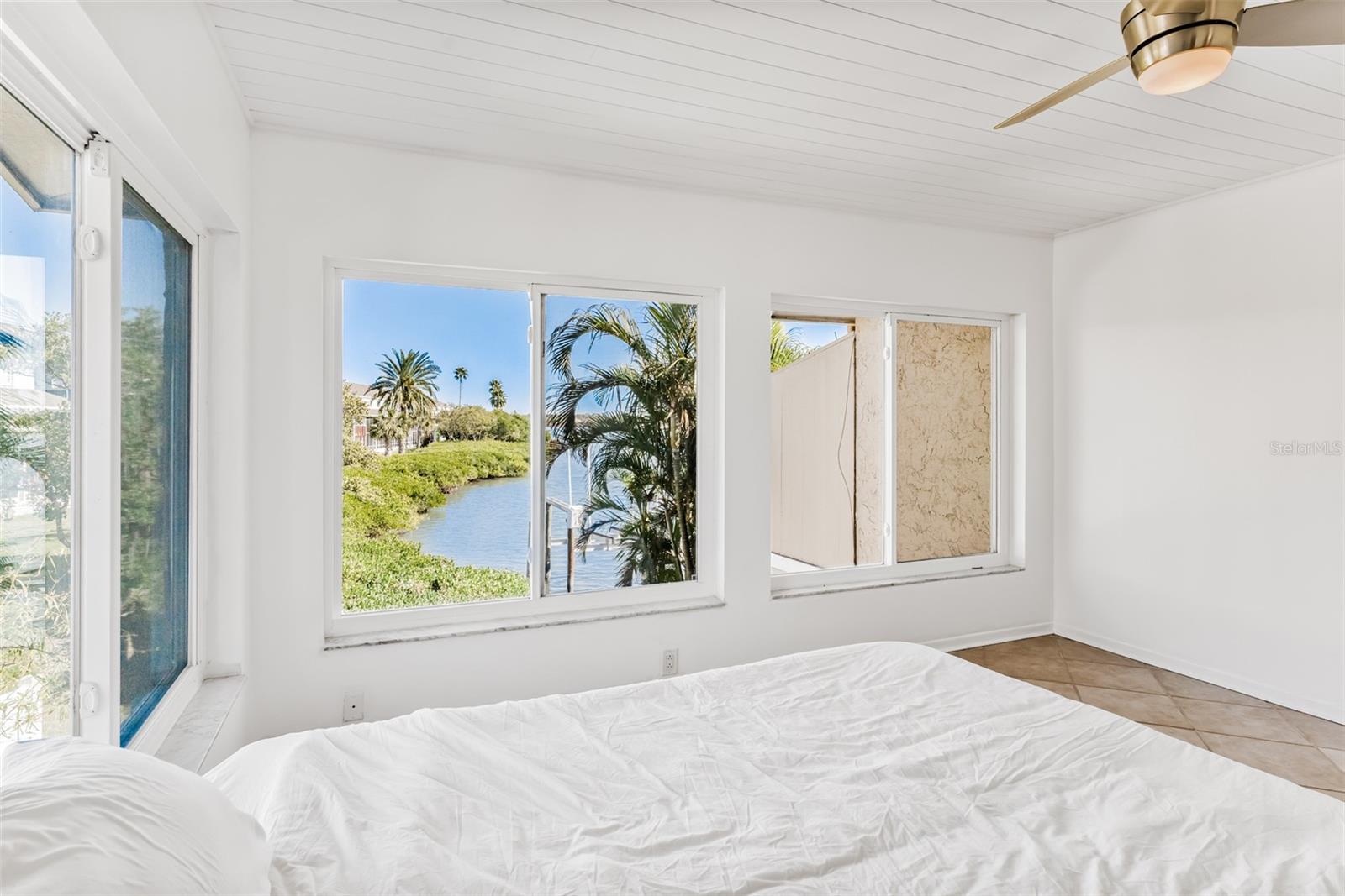 LA HACIENDA CONDO - Residential