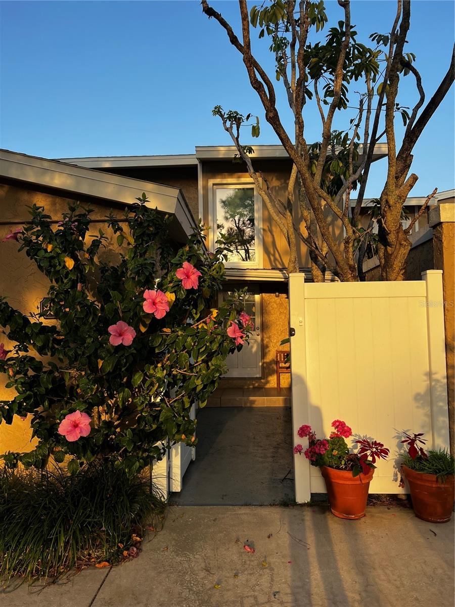 LA HACIENDA CONDO - Residential