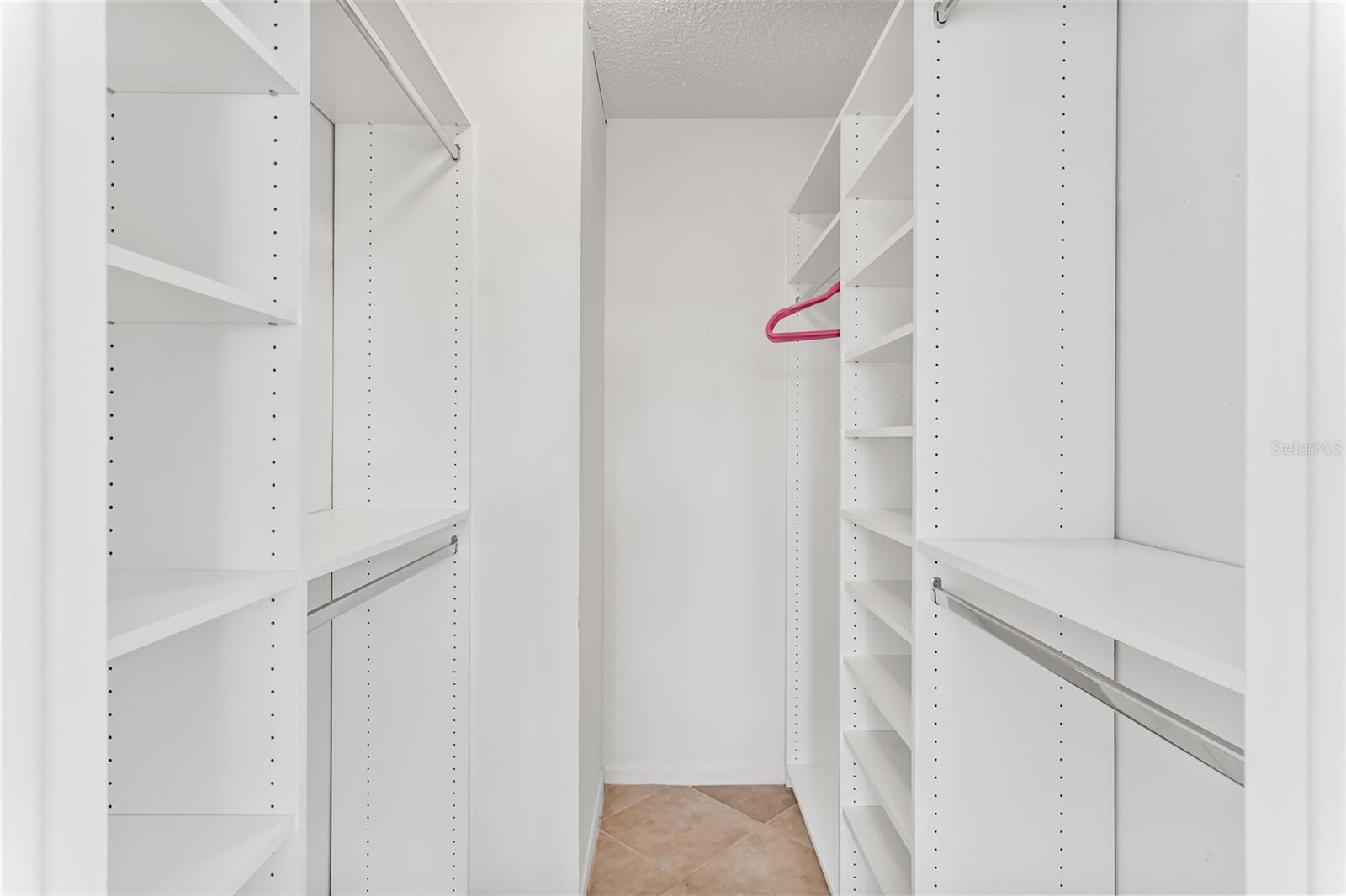 LA HACIENDA CONDO - Residential