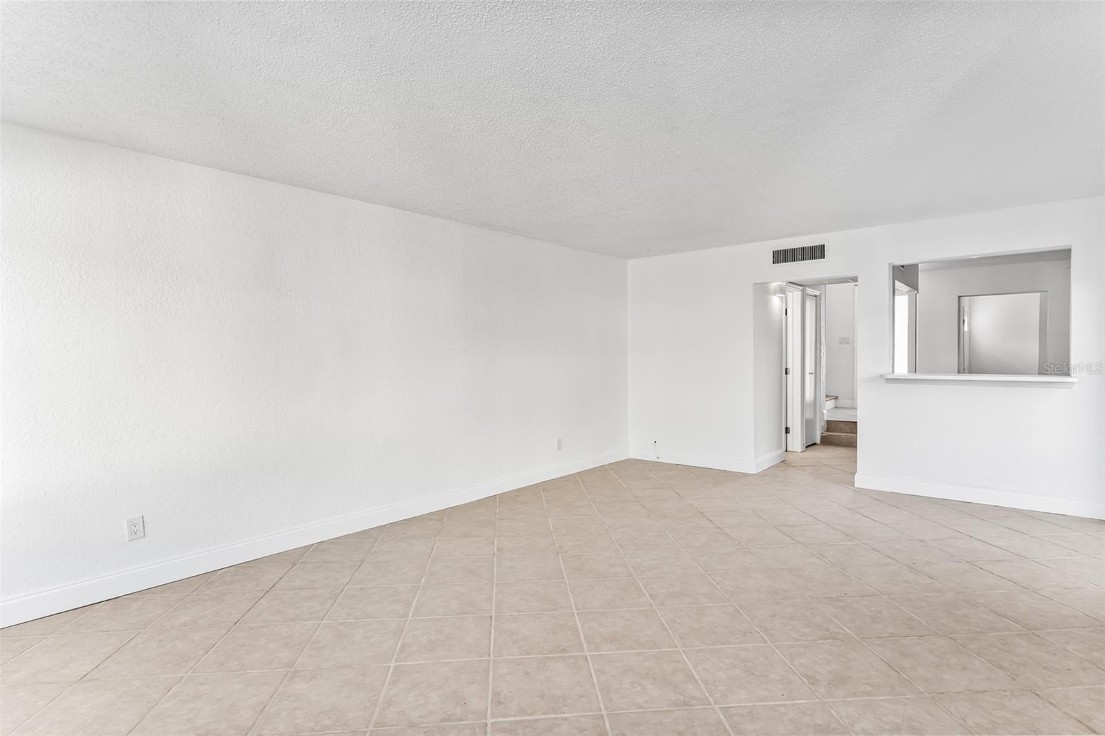 LA HACIENDA CONDO - Residential