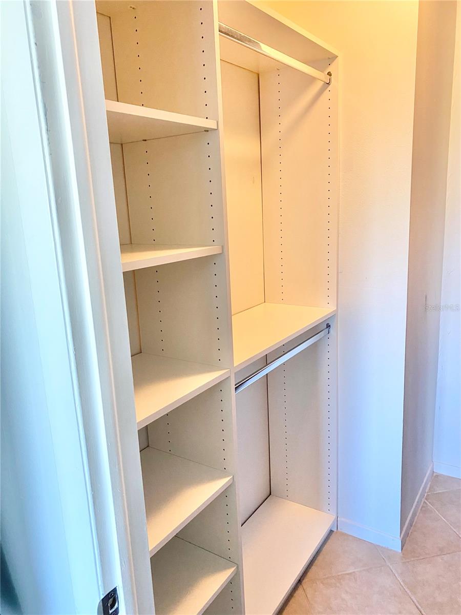 LA HACIENDA CONDO - Residential