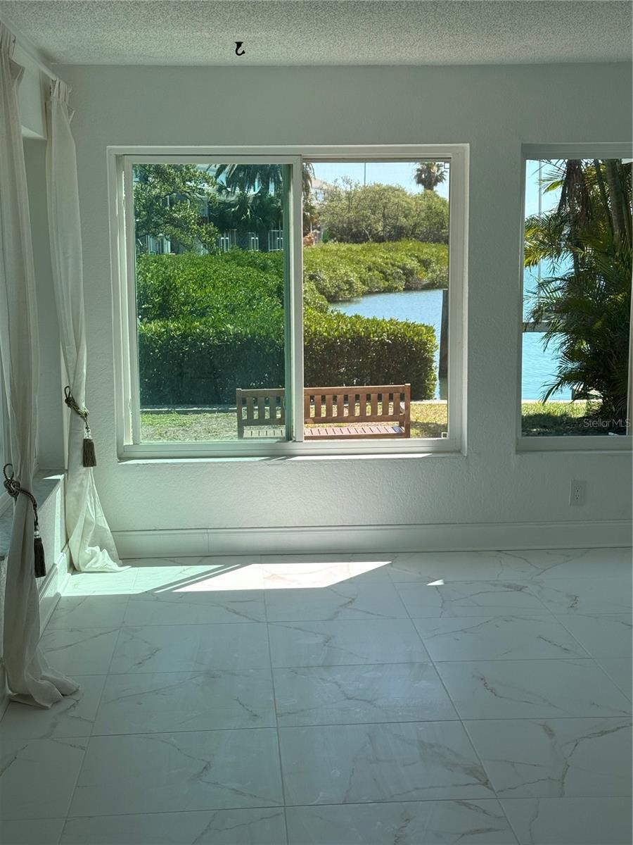 LA HACIENDA CONDO - Residential