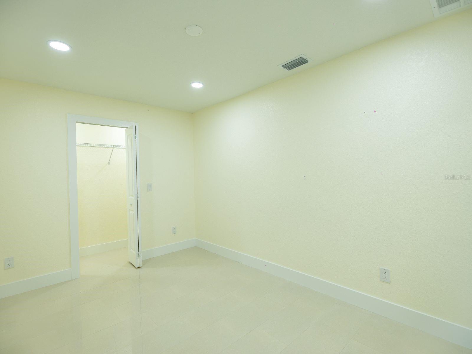 HARBOR PALMS-UNIT SIX - Residential Lease