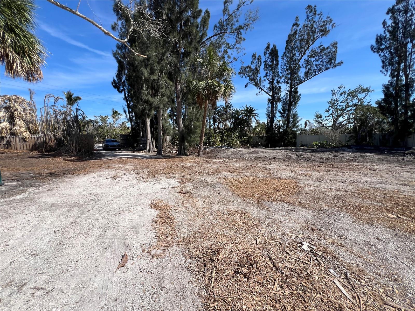 SANDERLING CLUB/SIESTA PROPERTIES INC - Land