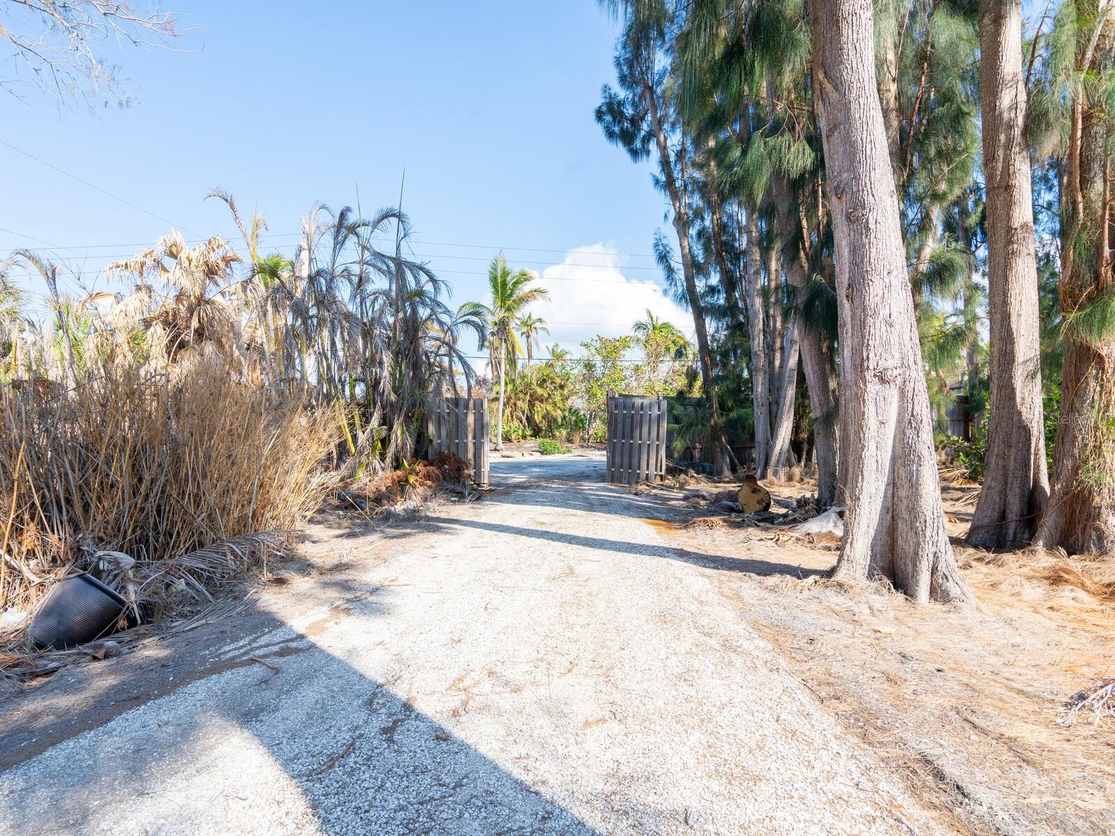 SANDERLING CLUB/SIESTA PROPERTIES INC - Land