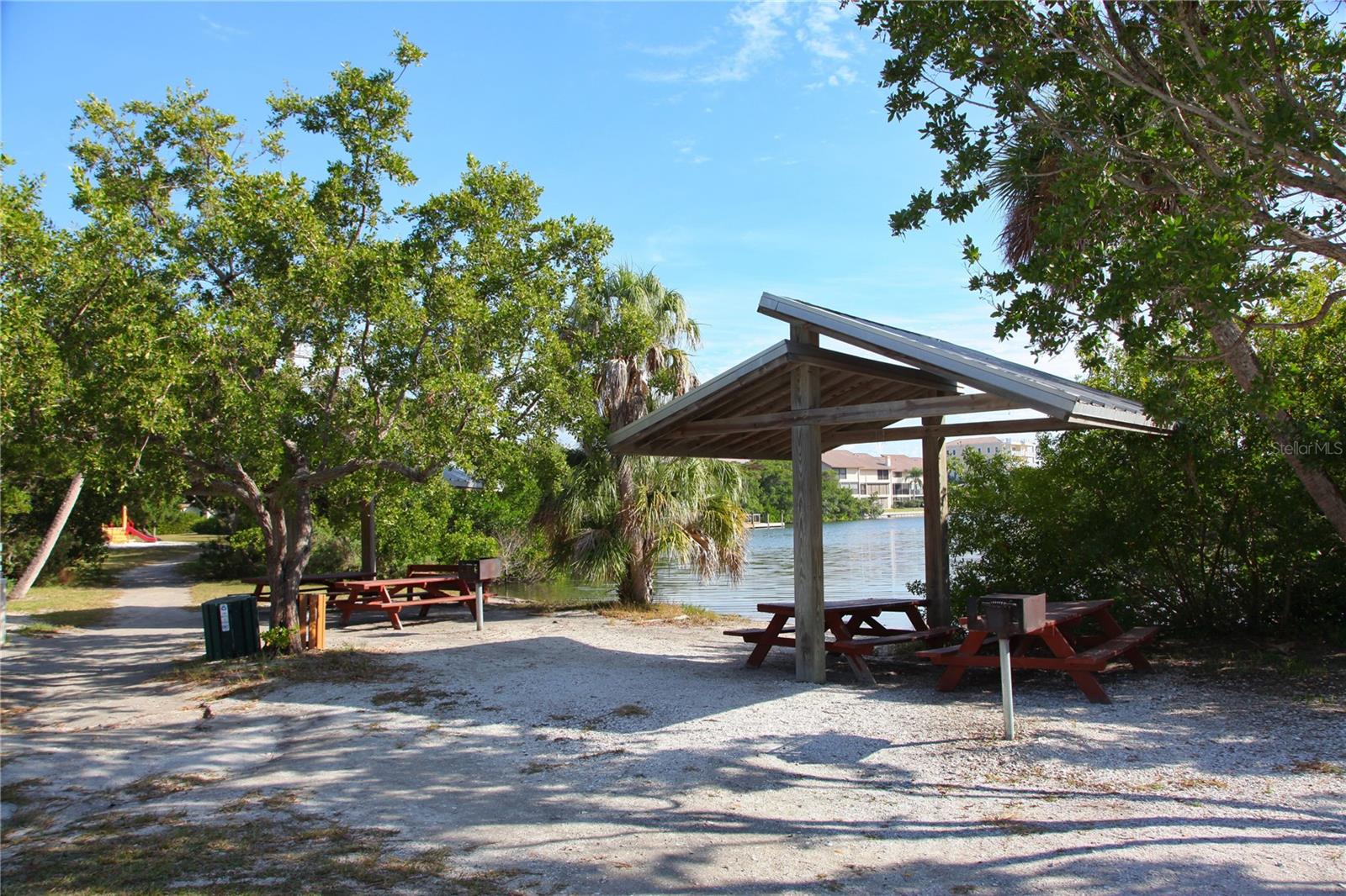 SANDERLING CLUB/SIESTA PROPERTIES INC - Land