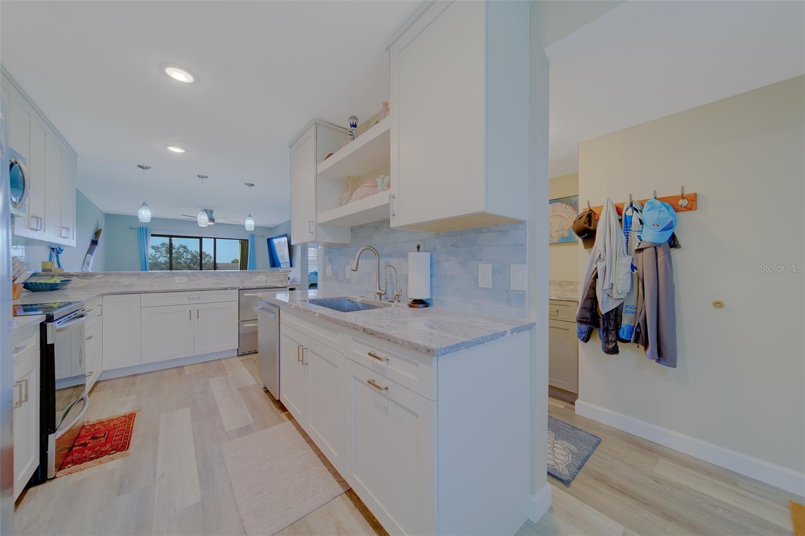 6000 PARK PLACE CONDO - Residential