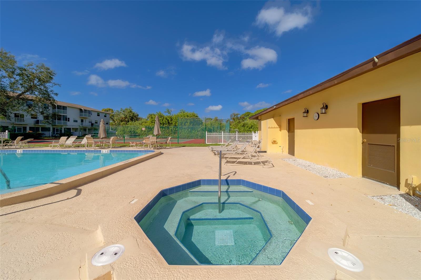 6000 PARK PLACE CONDO - Residential