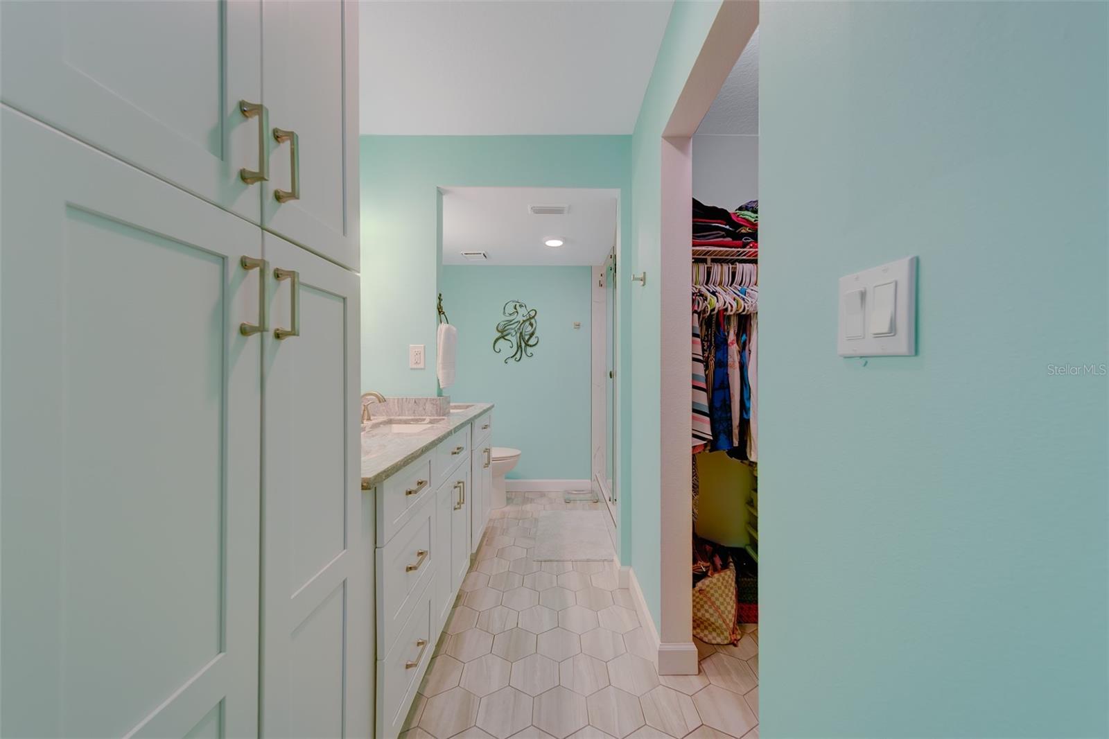 6000 PARK PLACE CONDO - Residential