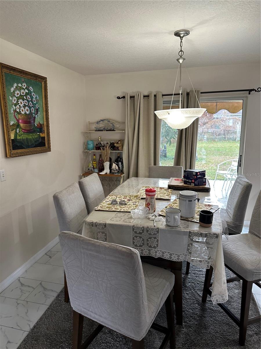 806 N FORREST AVENUE