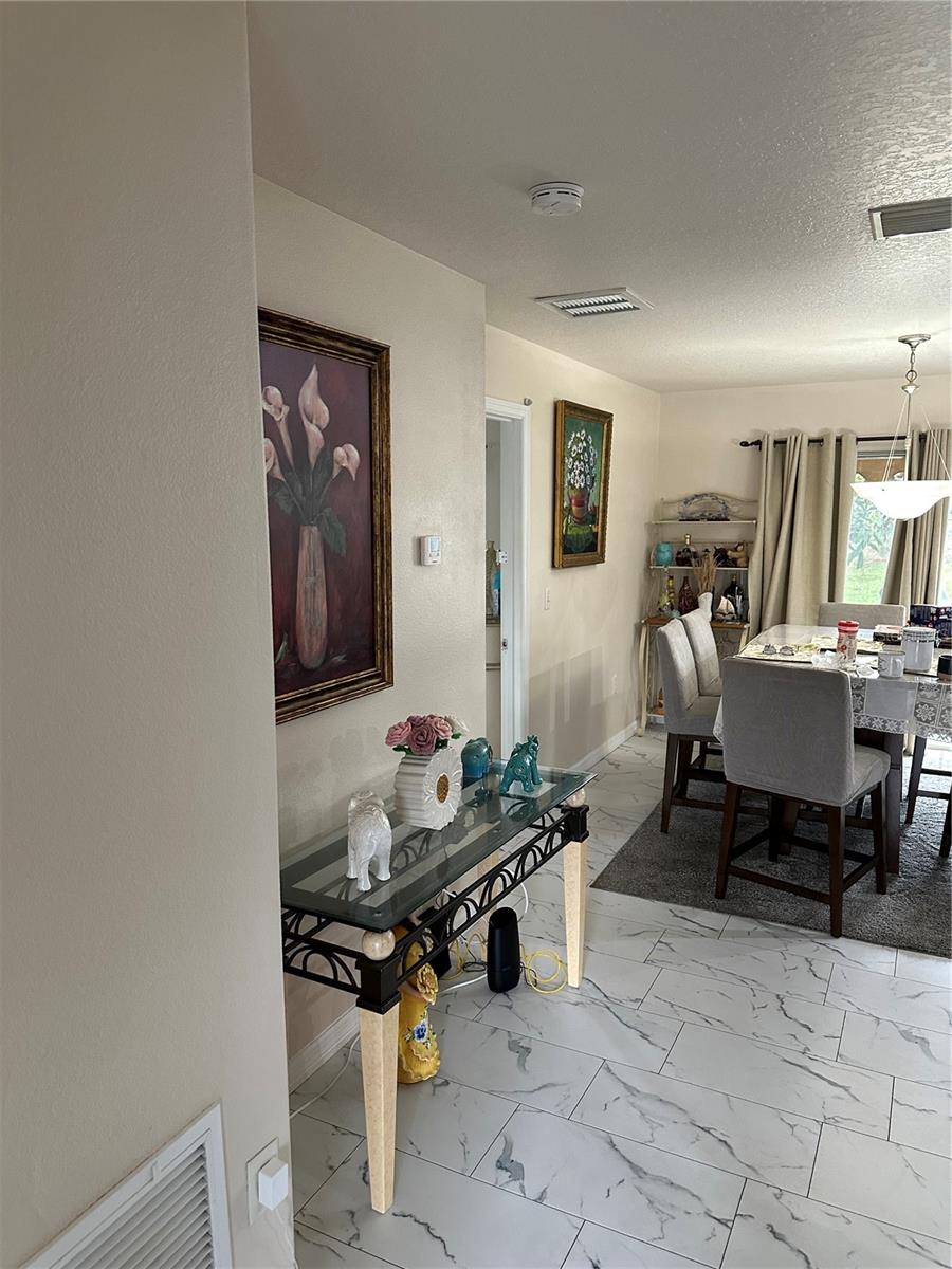 806 N FORREST AVENUE