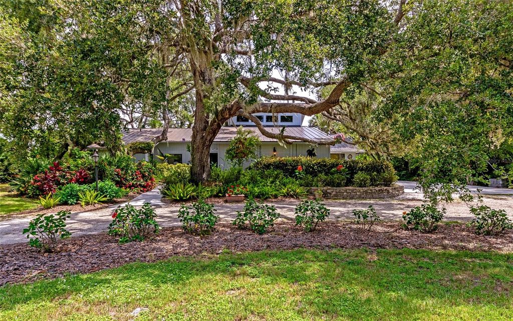 Photo of 4737 Stone Ridge Trail, Sarasota, FL 34232 (MLS # A4663310)