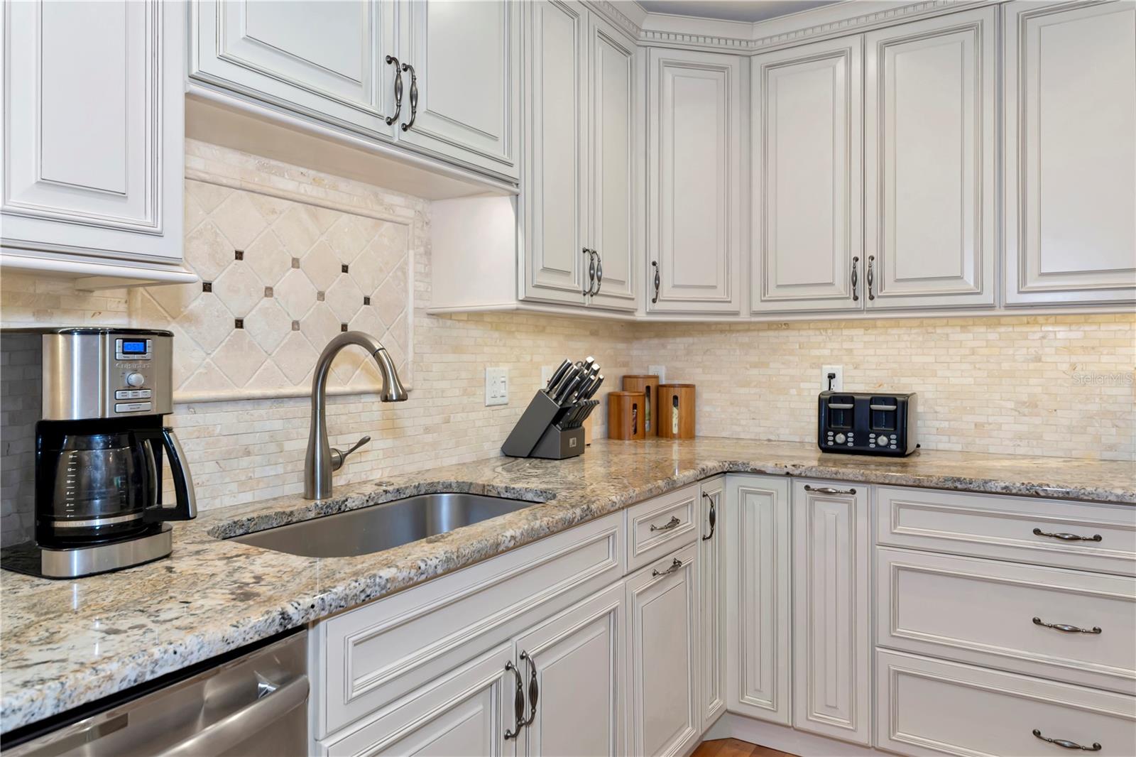 HIDDEN OAKS ESTATES - Residential