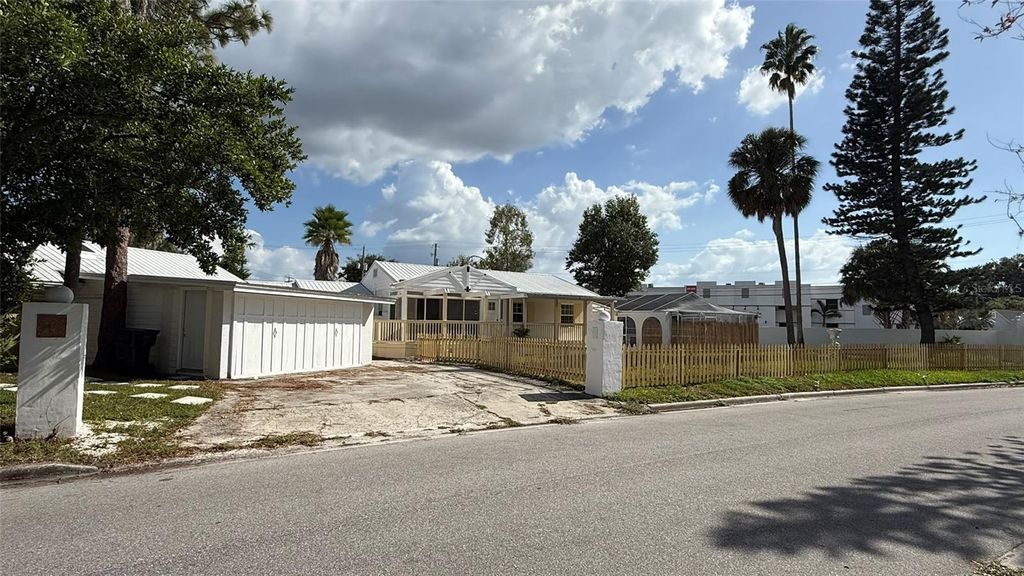 Photo of 3620 E Tampa Circle, Tampa, FL 33629 (MLS # A4684197)