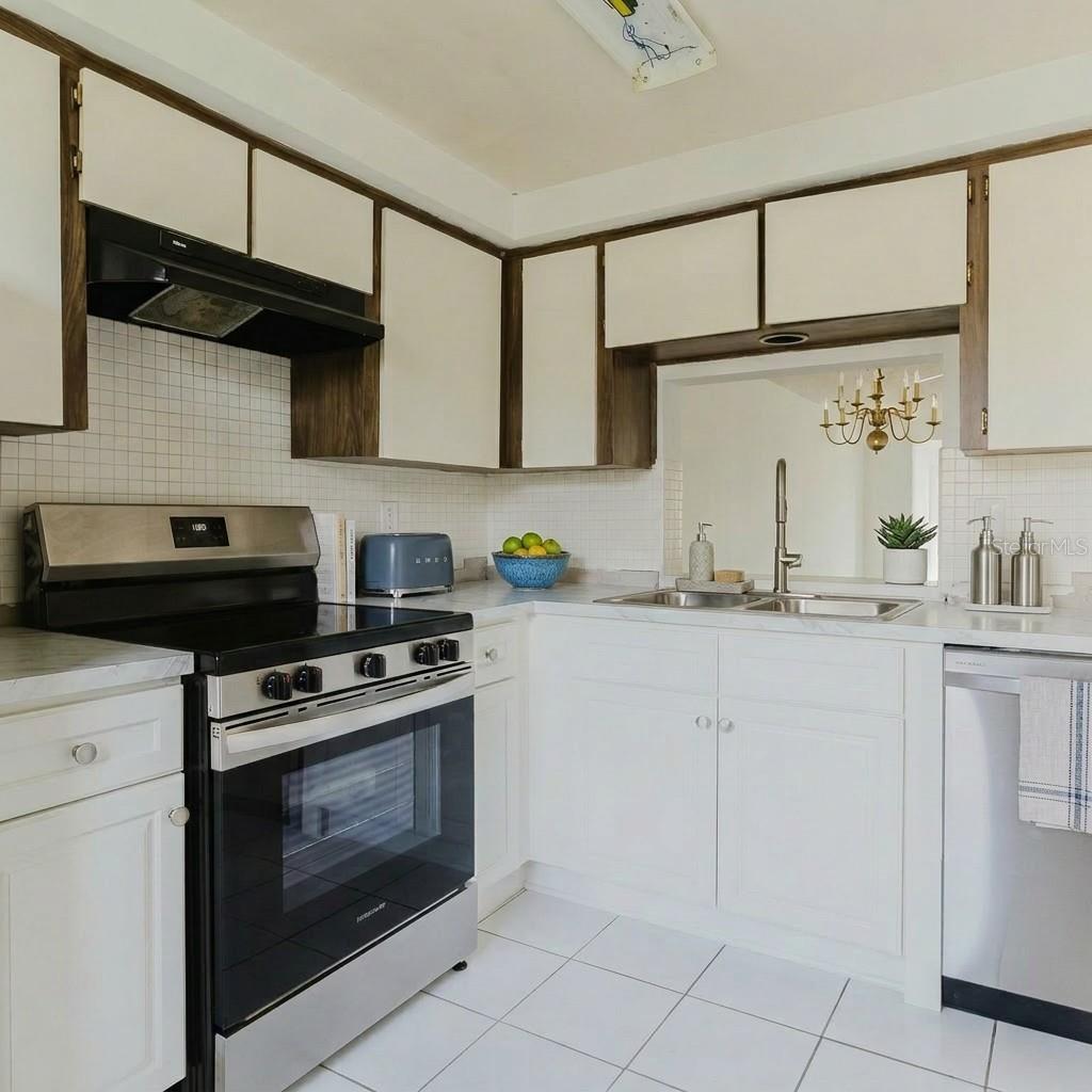 4235 STRATFORD DRIVE NA