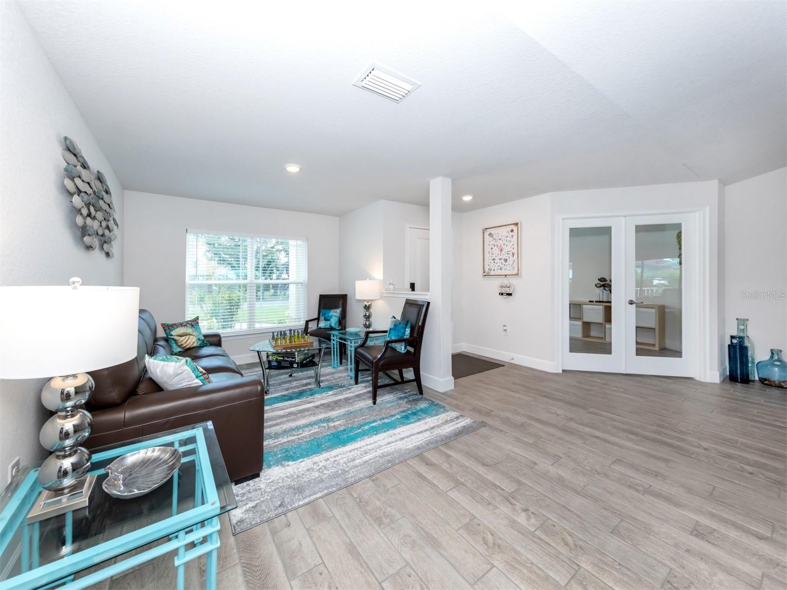 SOUTH VENICE - Residential Lease