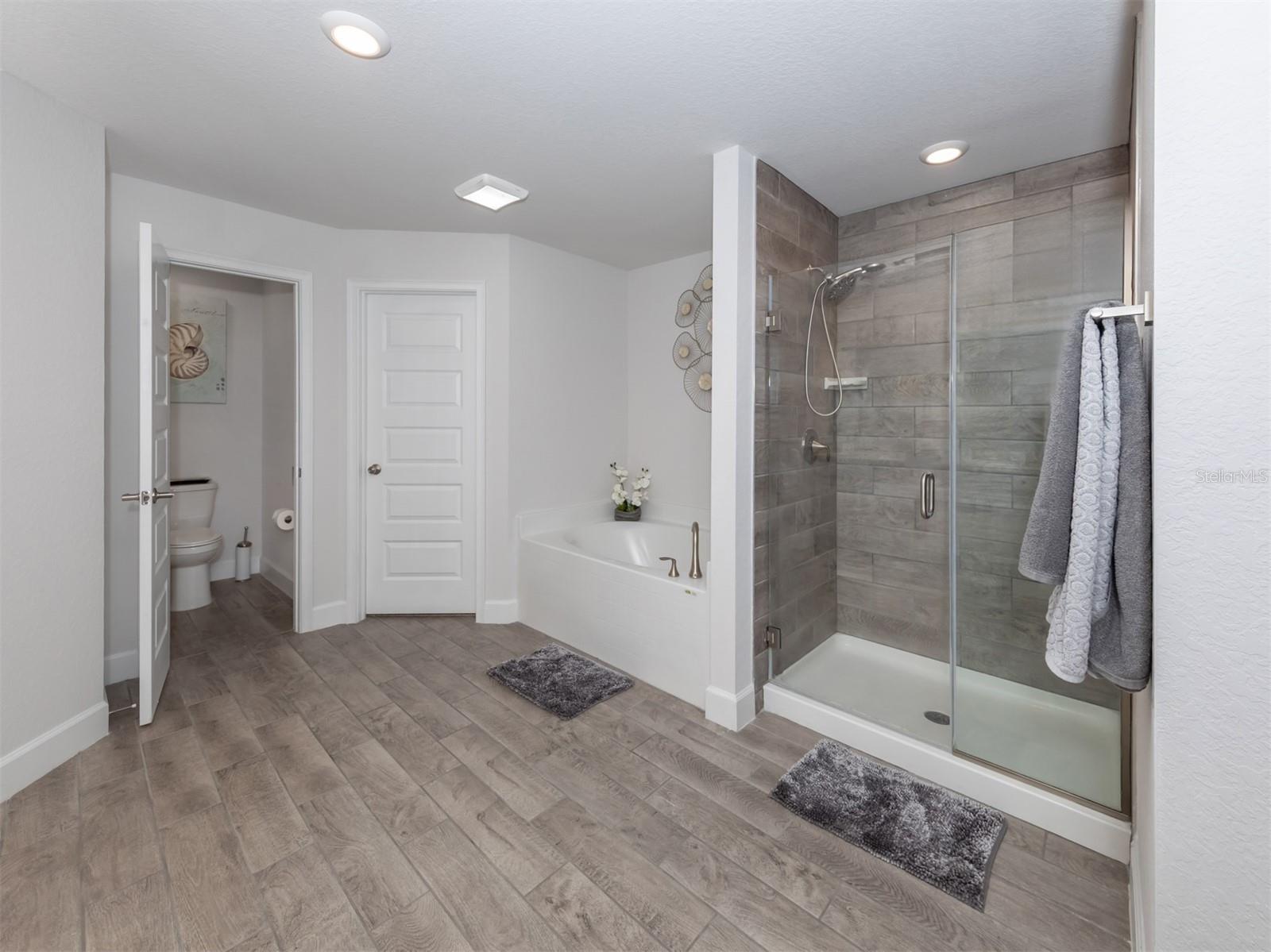 SOUTH VENICE - Residential Lease