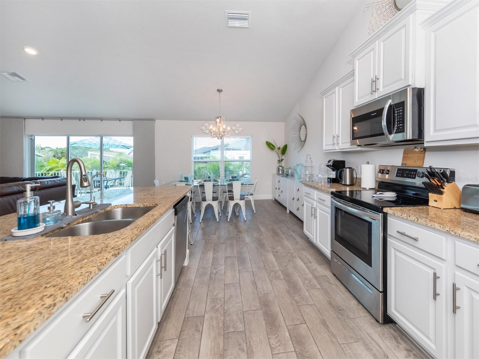 SOUTH VENICE - Residential Lease