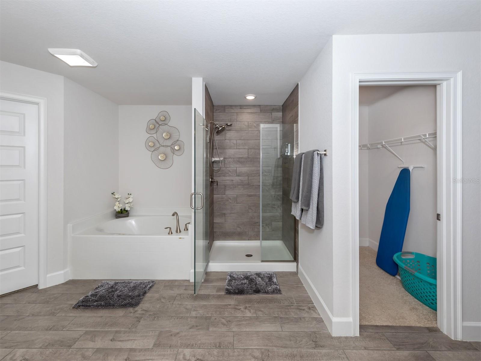 SOUTH VENICE - Residential Lease