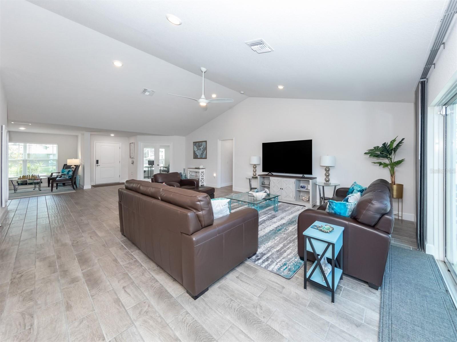SOUTH VENICE - Residential Lease