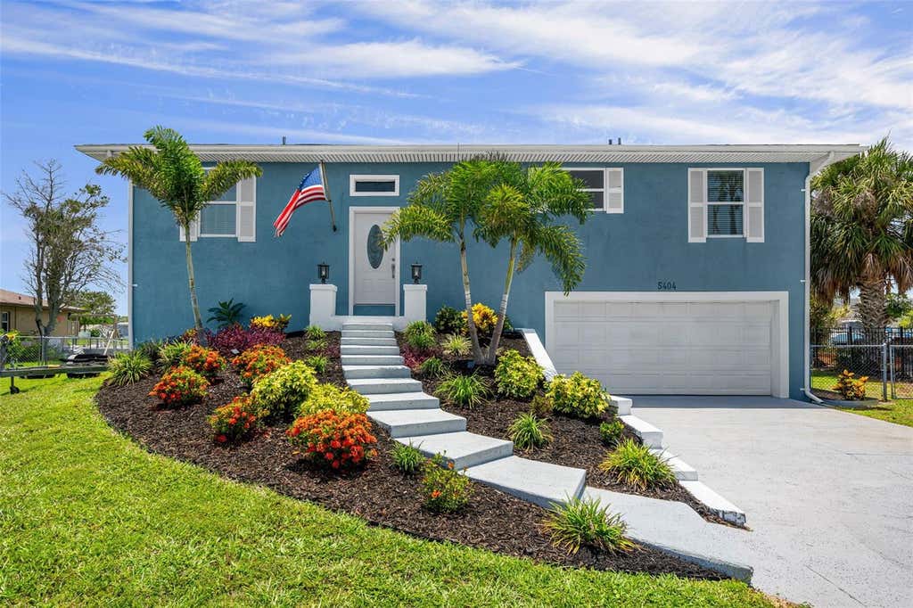 Photo of 5404 Bay State Road, Palmetto, FL 34221 (MLS # A4700079)