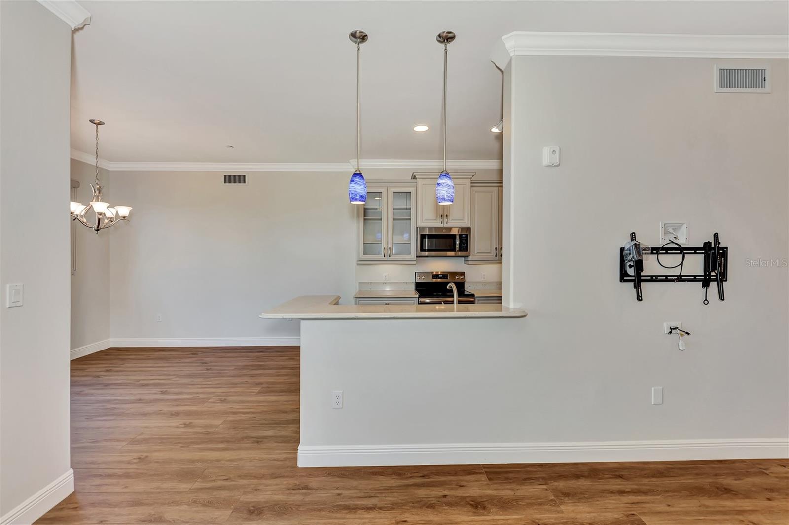 CHE VISTA CONDO - Residential Lease