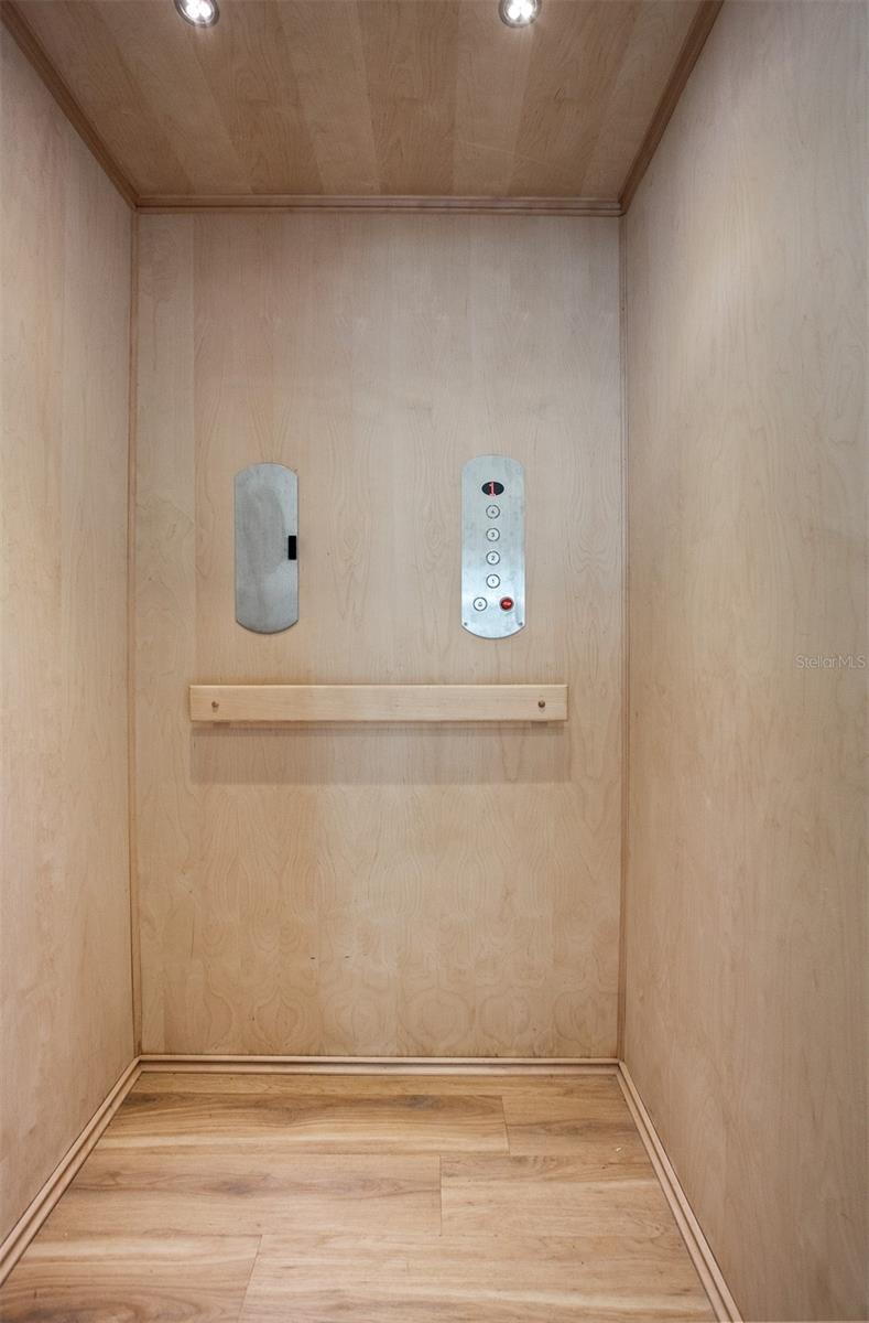 MARINA BAY MASTER CONDO - Residential