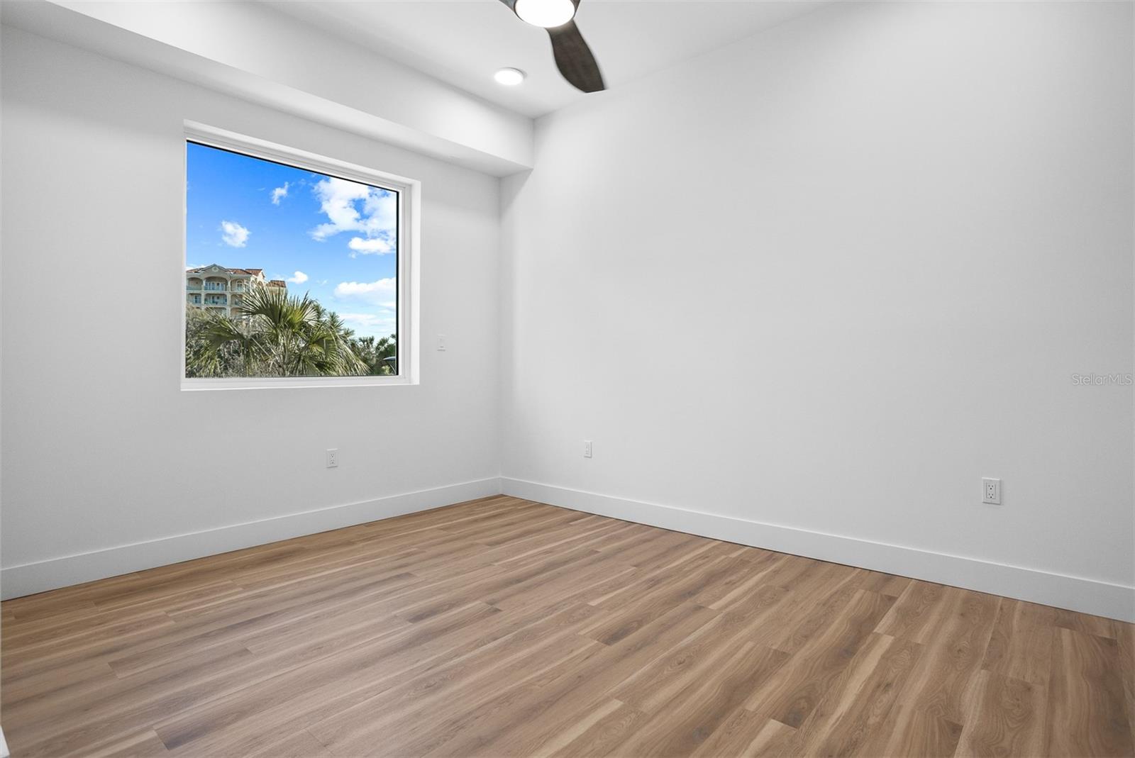 MARINA BAY MASTER CONDO - Residential