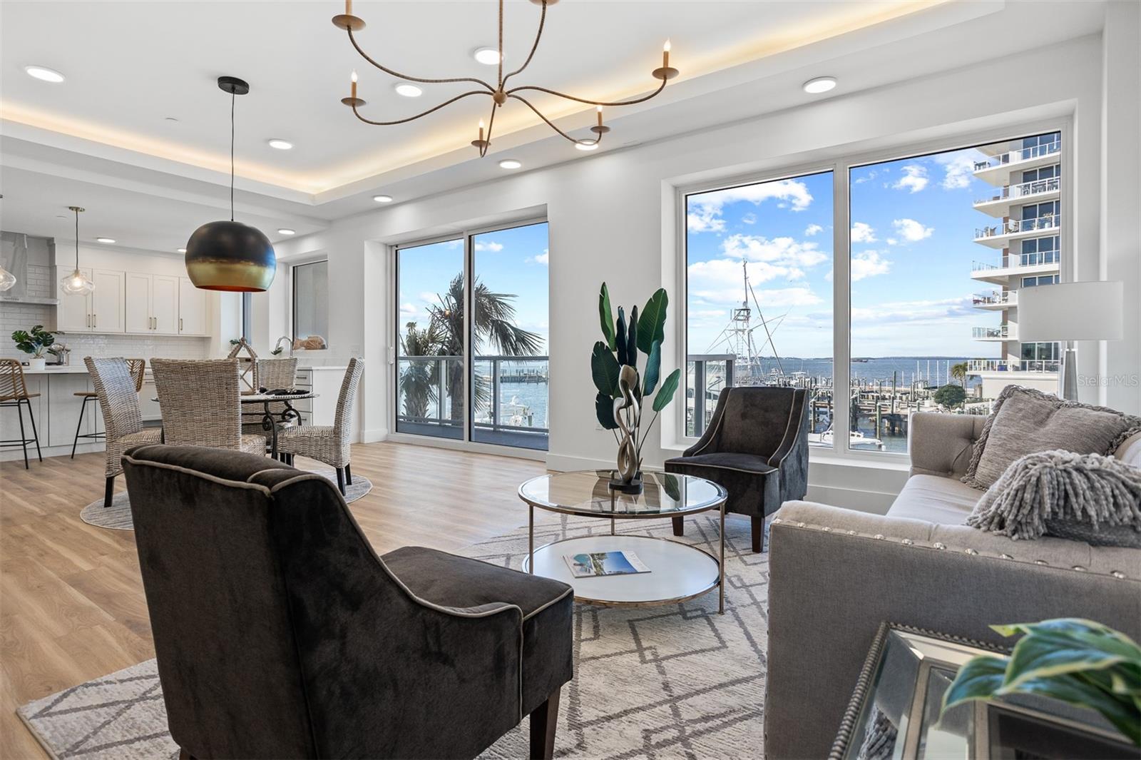 870 N OSCEOLA AVENUE