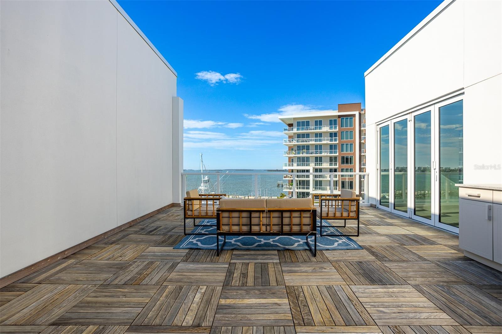 MARINA BAY MASTER CONDO - Residential