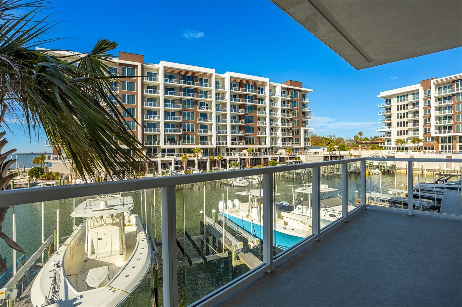 MARINA BAY MASTER CONDO - Residential