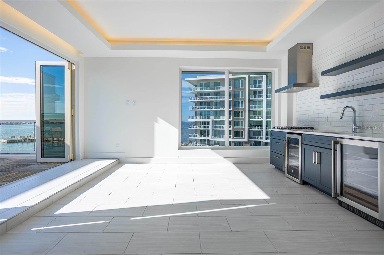 MARINA BAY MASTER CONDO - Residential