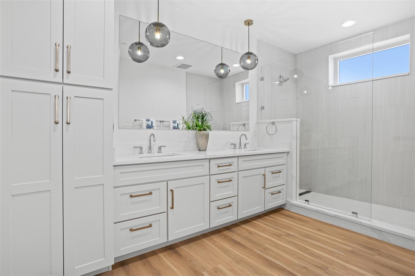 MARINA BAY MASTER CONDO - Residential