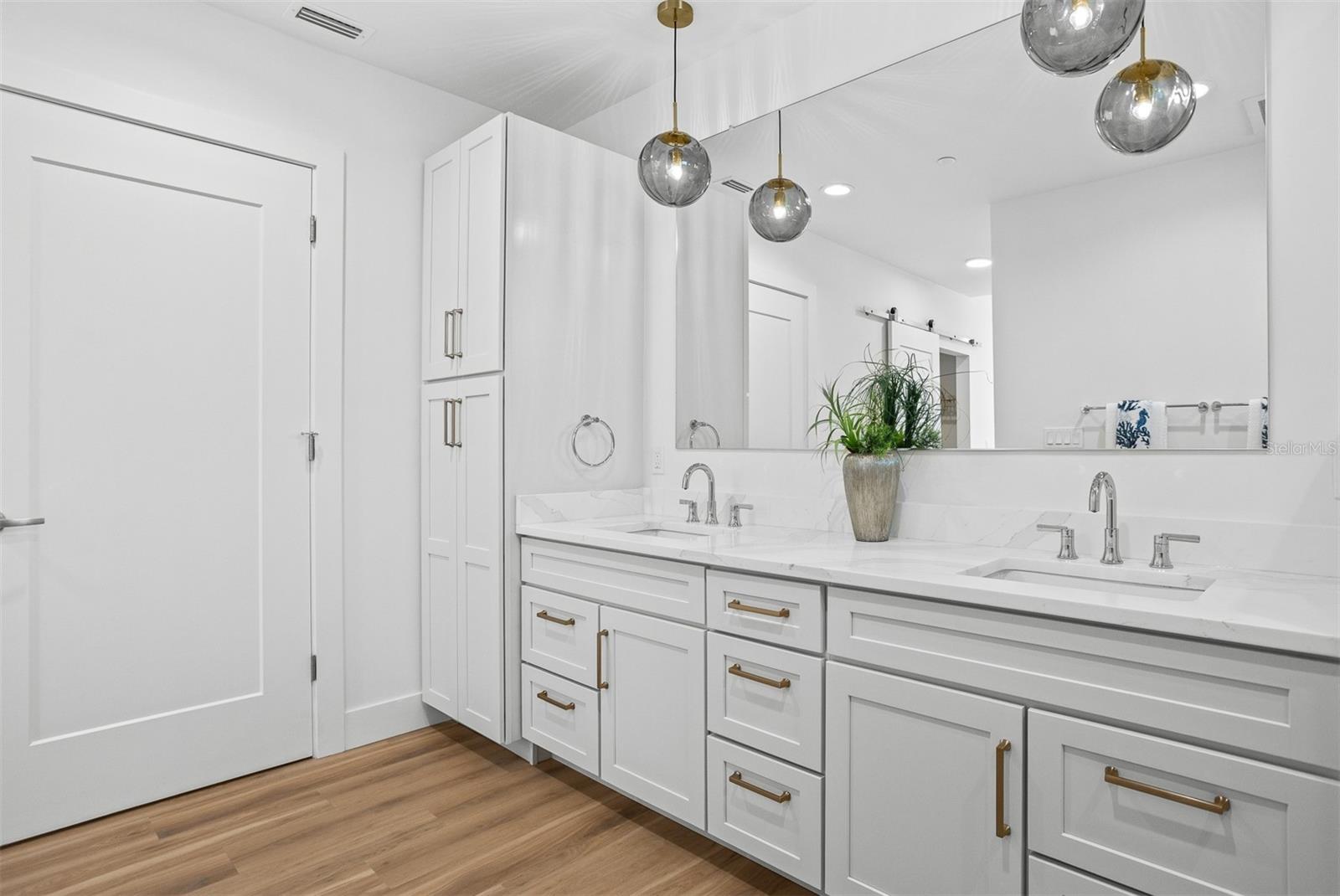 MARINA BAY MASTER CONDO - Residential