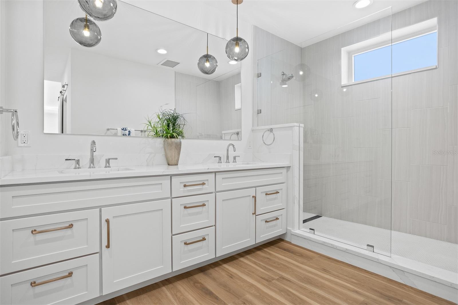 MARINA BAY MASTER CONDO - Residential