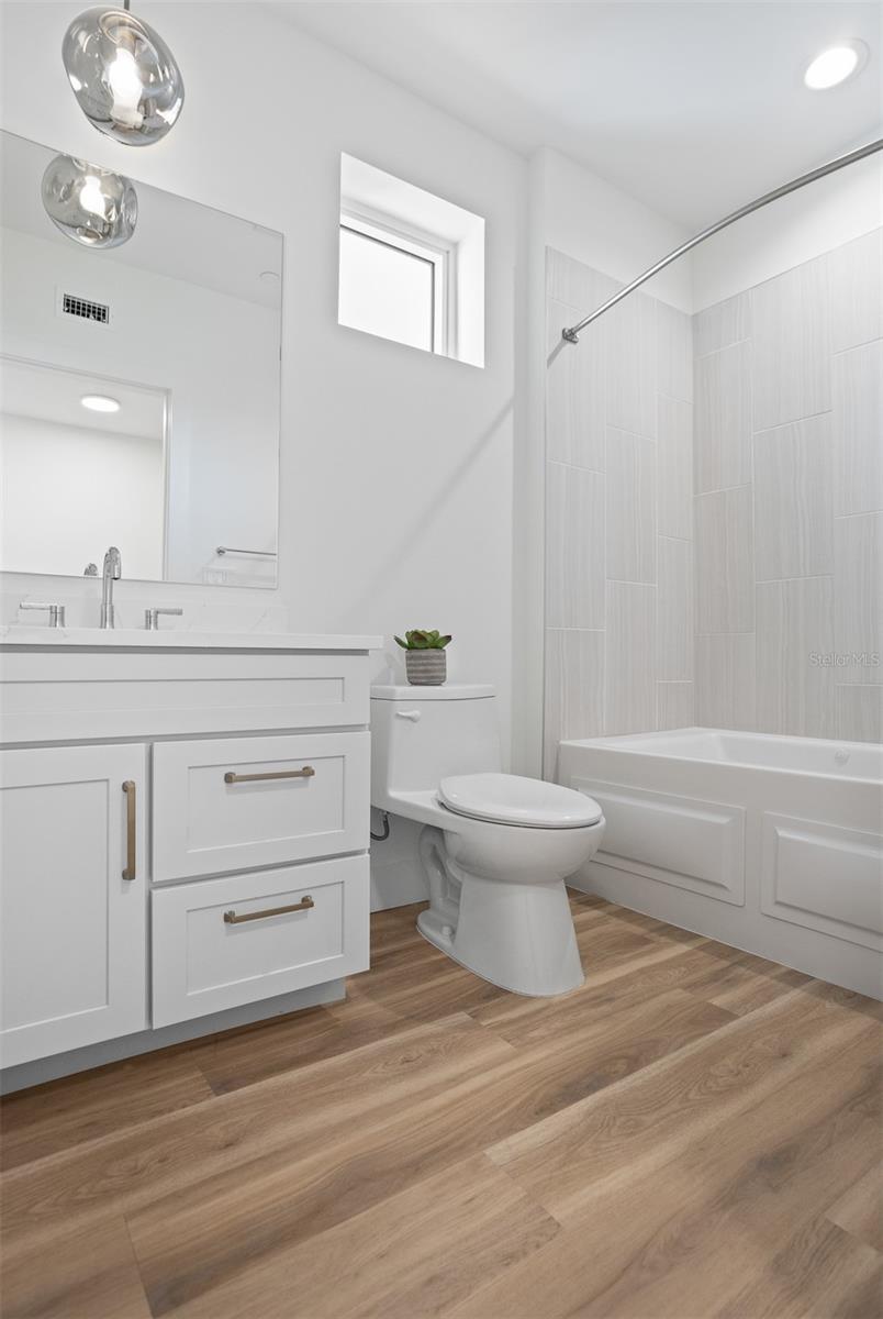 MARINA BAY MASTER CONDO - Residential