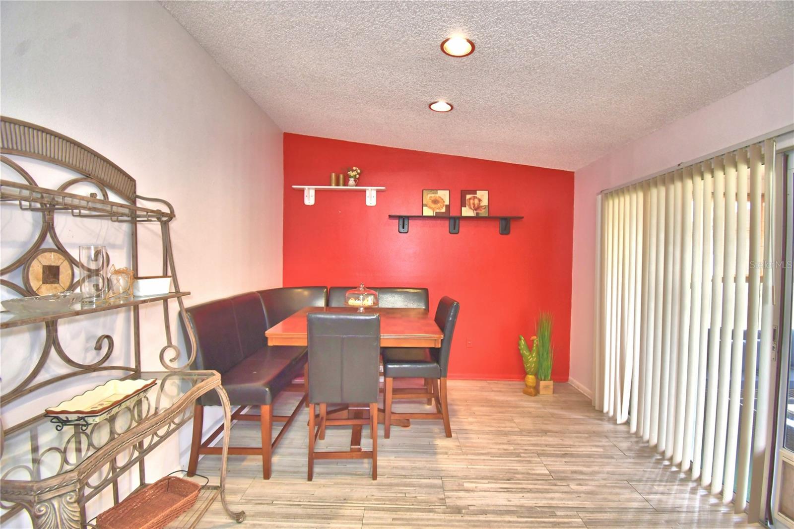 COLONNADES PH 01 - Residential
