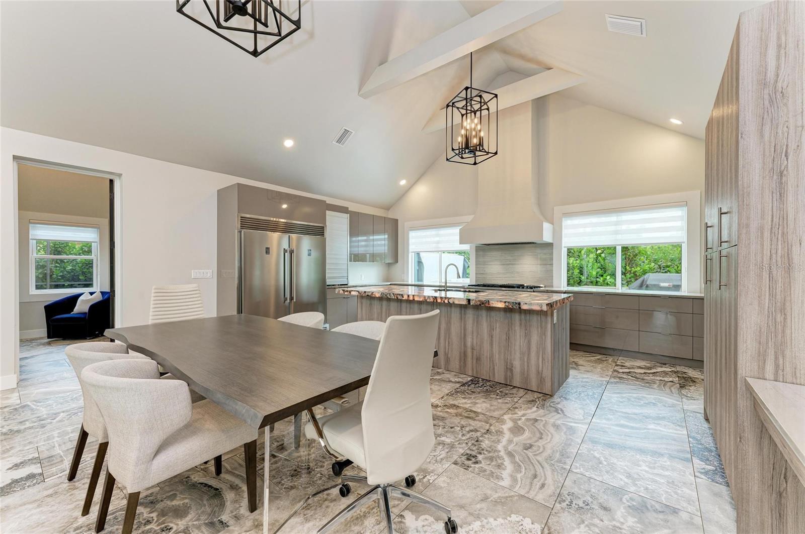 SOUTH GATE - Residential