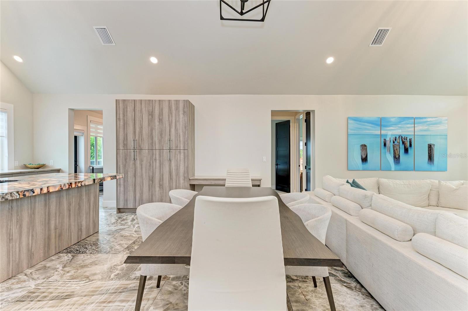 SOUTH GATE - Residential