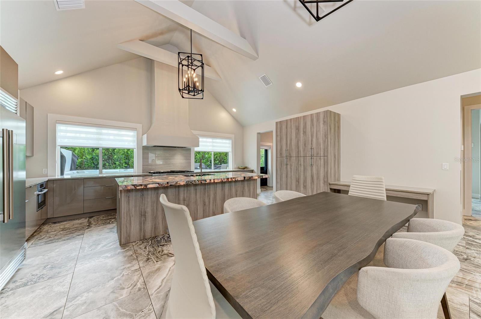 SOUTH GATE - Residential